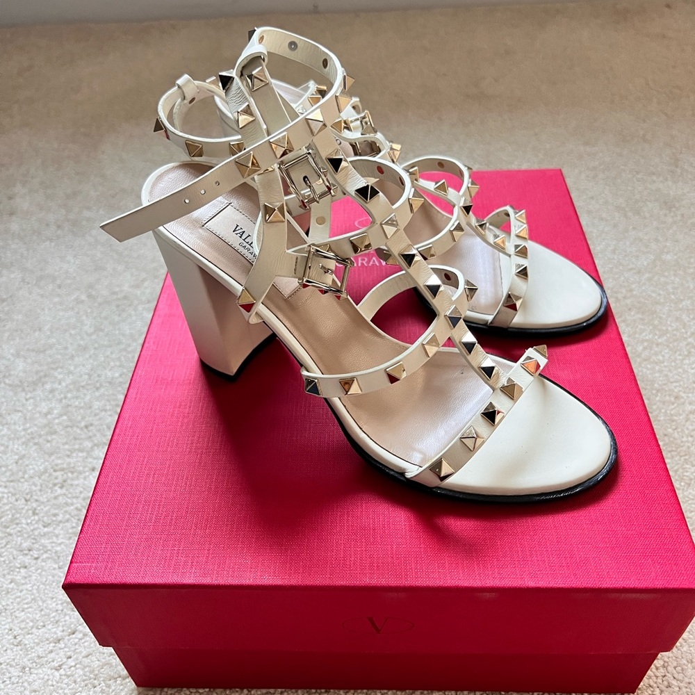 Preloved Valentino rockstud sandal